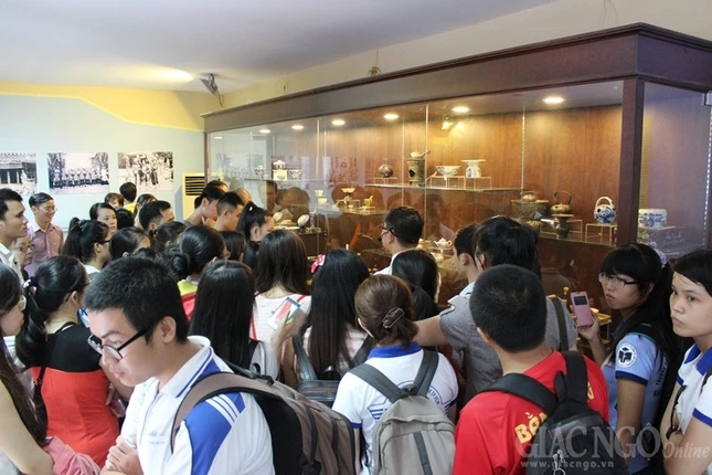 TP.HCM: Triển lãm "Cuộc sống nội cung triều Nguyễn" ảnh 9 9ds.jpg