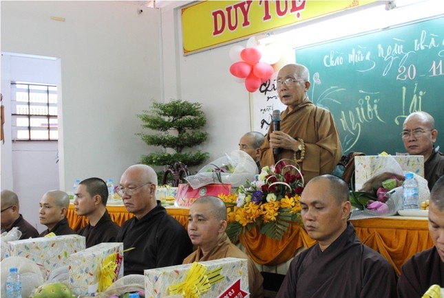 TP.HCM: Lớp sơ cấp Q.3 mừng ngày Nhà giáo ảnh 3 3ng.jpg