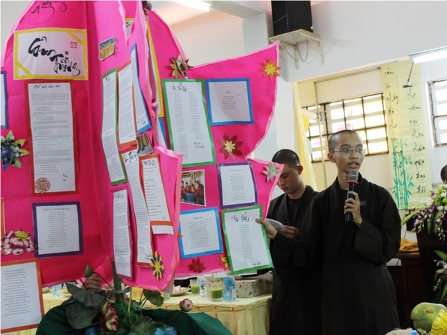 TP.HCM: Lớp sơ cấp Q.3 mừng ngày Nhà giáo ảnh 4 6ng.jpg