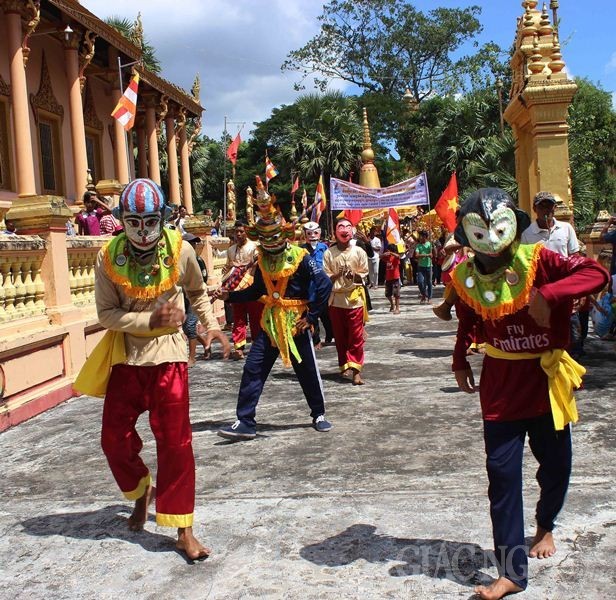 Sóc Trăng: Rộn ràng mùa lễ dâng y Kathina ảnh 4 strg5.jpg