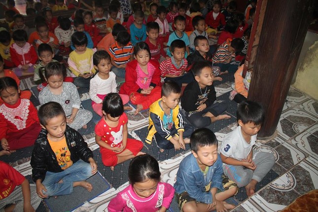 Chùa Ông Sư gieo duyên cho hàng trăm cháu mầm non ảnh 1 1thoa 1.jpg