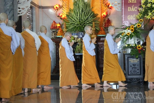 Giới tử tại Kim Sơn cung đón BTC Đại giới đàn Trí Đức ảnh 9 11qd.jpg