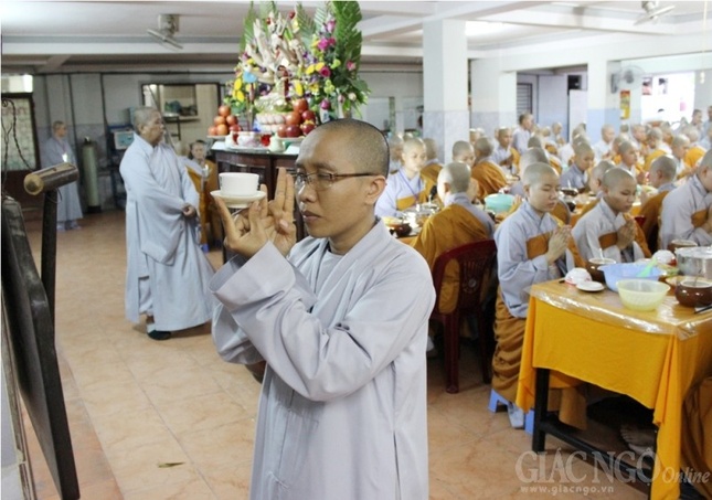 Giới tử tại Kim Sơn cung đón BTC Đại giới đàn Trí Đức ảnh 8 5qd.jpg