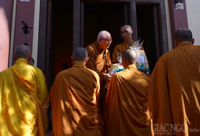 Phat thuong Gioi tu Ty kheo (11).JPG