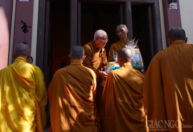 Phat thuong Gioi tu Ty kheo (11).JPG