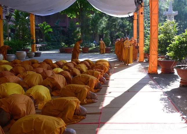 Phat thuong Gioi tu Ty kheo (2).JPG