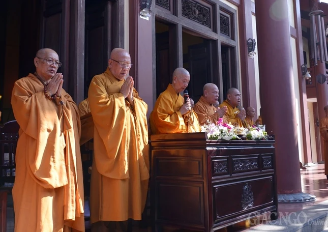 Phat thuong Gioi tu Ty kheo (3).JPG