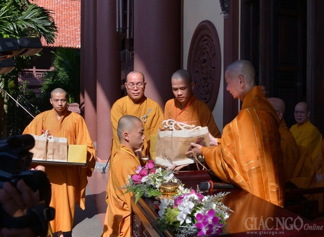 Phat thuong Gioi tu Ty kheo (6).JPG