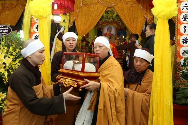 Cung tống kim quan cố NT.Thích Đàm Ánh trà-tỳ ảnh 4 1 hnoi 4.jpg