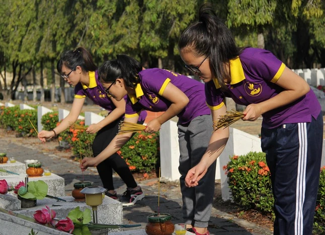 PG trang nghiêm truy niệm anh hùng liệt sỹ ảnh 5 Hinh 6.JPG