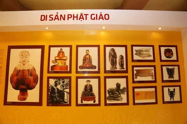 Khai mạc triển lãm “Đặc trưng văn hóa Phật giáo VN” ảnh 5 a trien lam 6.jpg