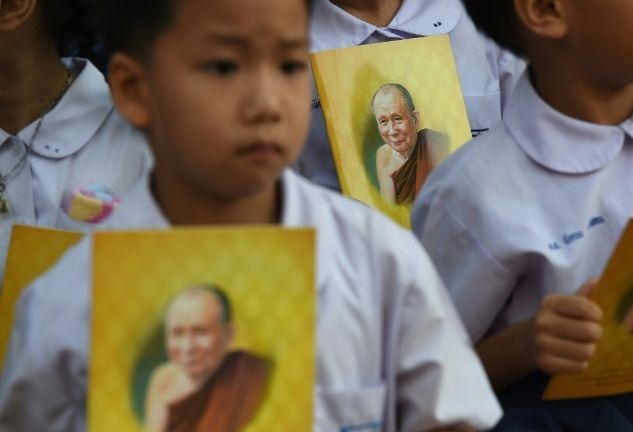 thai-children-hold (1).jpg