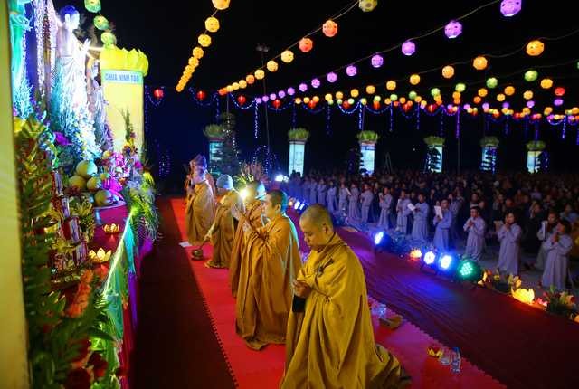 Chùa Ninh Tảo và chùa Bát Nhã lung linh hoa đăng ảnh 1 1 a via 1.jpg