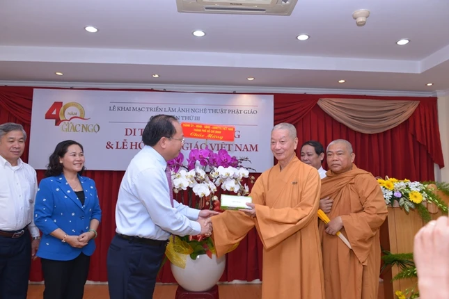 Lãnh đạo TP.HCM thăm, chúc mừng Báo Giác Ngộ ảnh 2 anh tham 1.JPG