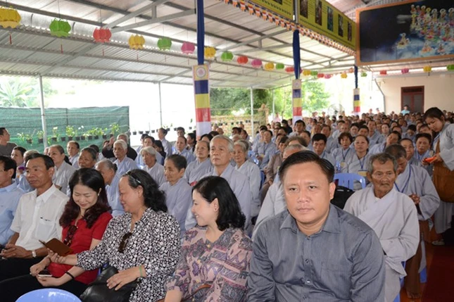 Chủ tịch nước dự lễ kỷ niệm Phật thành đạo ảnh 5 chutich nuoc 3.jpg