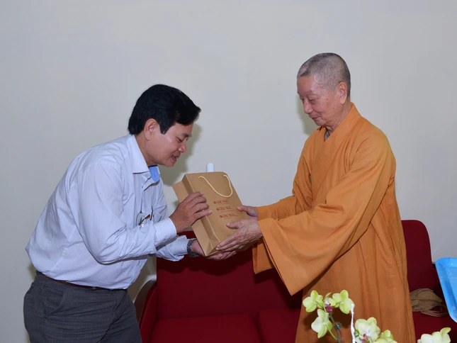 Ban Dan Van chuc Tet Binh Than BGN (3).JPG