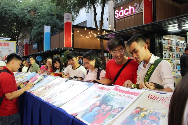 TP.HCM: Khai mạc Đường báo xuân 2016 ảnh 2 1ds.jpg