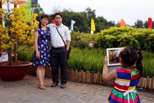 "Về làng" Tết giữa Sài Gòn ảnh 11 Giữa Sài Gòn có một miền quê duyên dáng ở đường hoa đón Tết - ảnh 11