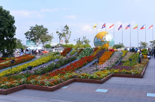 ĐHoa Nguyen Hue - chieu 28 Tet (10).JPG