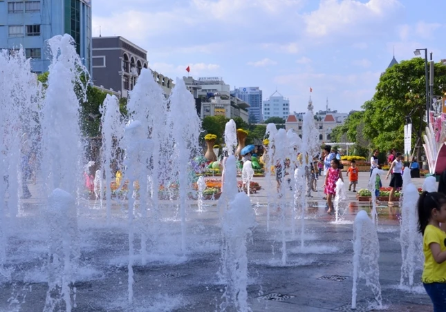 ĐHoa Nguyen Hue - chieu 28 Tet (6).JPG