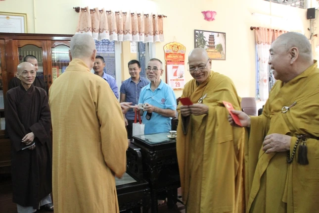 Chư tôn đức khánh tuế HT.Thích Trí Quảng ảnh 3 Khanh Tue 4.JPG