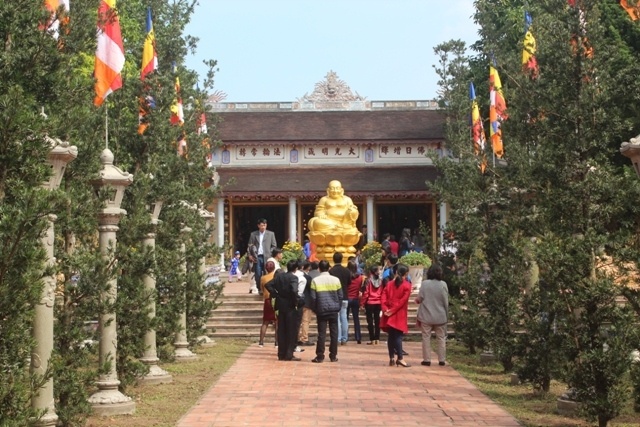 Phật tử cố đô Huế đi chùa lễ Phật đầu năm ảnh 7