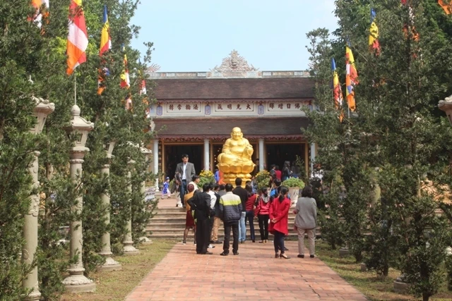 Phật tử cố đô Huế đi chùa lễ Phật đầu năm ảnh 7
