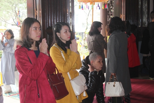 Phật tử cố đô Huế đi chùa lễ Phật đầu năm ảnh 5
