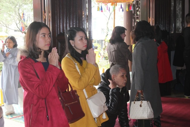 Phật tử cố đô Huế đi chùa lễ Phật đầu năm ảnh 5