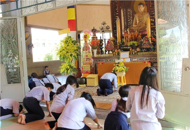 Đầu năm, người trẻ rủ nhau đi 10 chùa ảnh 5 5hh.jpg