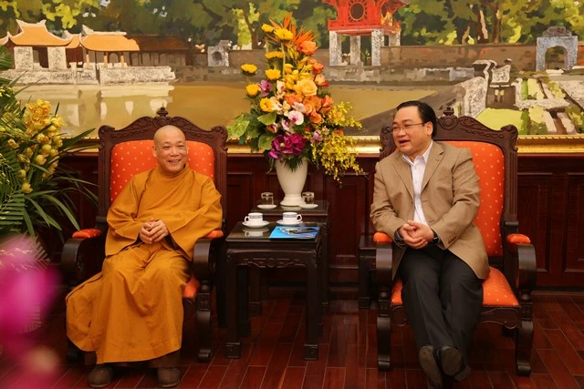 Hà Nội: BTS PG TP thăm, chúc mừng Thành ủy ảnh 1 a hn 1.jpg