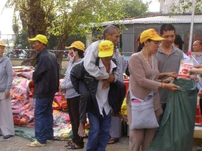 Các đơn vị tặng quà, khám bệnh, xây nhà ảnh 1 H.jpg