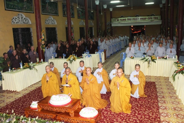 tang ni sinh tac bach khanh tue.JPG