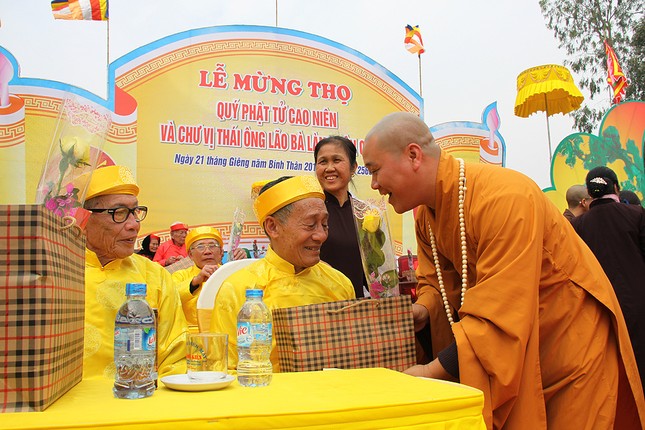 Hưng Yên: Chùa Tiên Quán mừng thọ Phật tử cao niên ảnh 1 mungtho 2.jpg