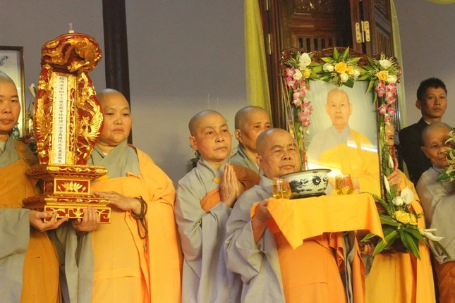 Nhập tháp kim quan cố NT.Thích nữ Chơn Viên ảnh 6 _nh 13.jpg