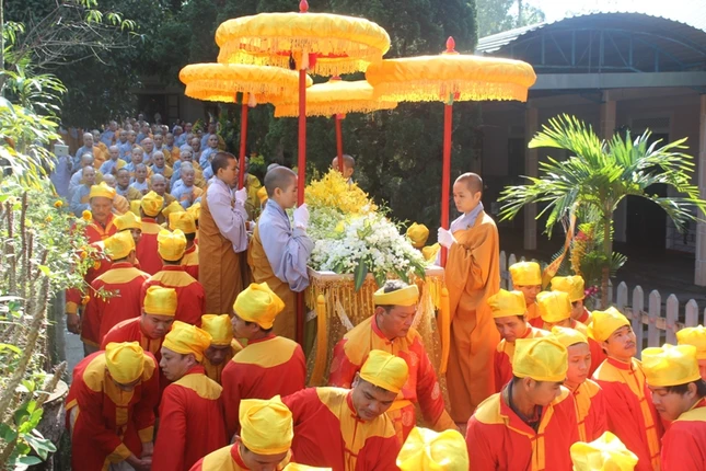 Nhập tháp kim quan cố NT.Thích nữ Chơn Viên ảnh 7 _nh3.jpg