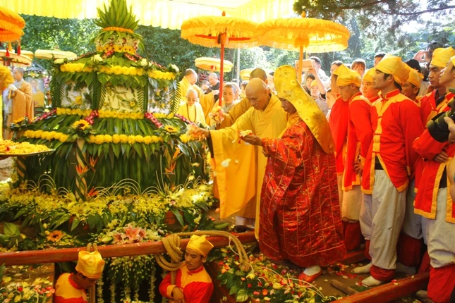 Nhập tháp kim quan cố NT.Thích nữ Chơn Viên ảnh 8 anh16.jpg