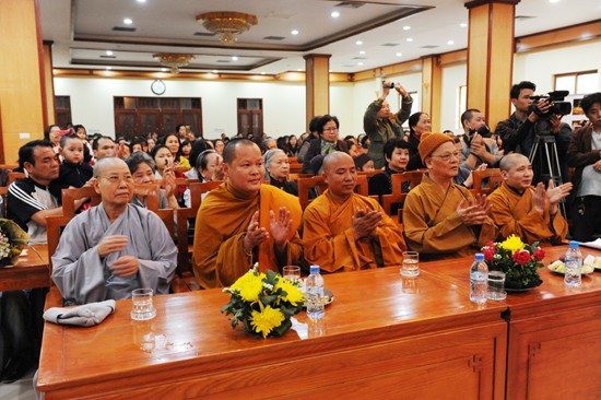 Giao lưu "Phật giáo đối với nữ Phật tử" nhân 8-3 ảnh 5 giaoluu 3.jpg