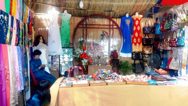 TP.HCM: Lễ hội áo dài - tôn vinh nét đẹp Việt ảnh 1 ẢNH 2.png