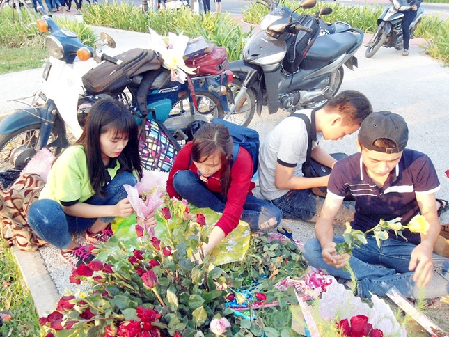 cac ban sv truong dai hoc Khoa hoc xa hoi va Nhan van dang goi hoa.jpg