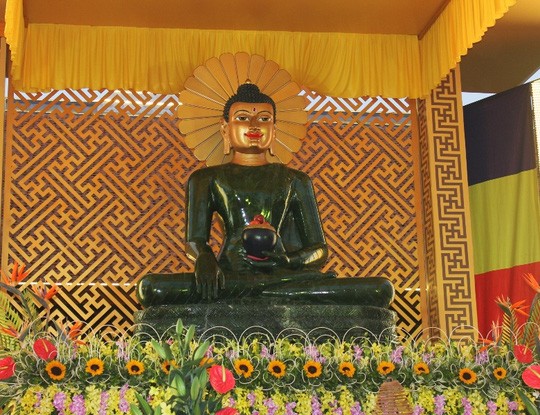 Tượng Phật ngọc đang tôn trí tại chùa Hoằng Phúc ảnh 1 phatngoc 1.jpeg