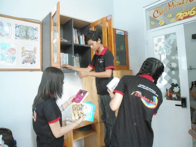 Anh 3 Xay dung tu sach thieu nhi.JPG