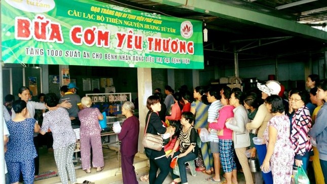 Tịnh viện Pháp Hạnh lo bữa ăn ngon cho bệnh nhân ảnh 1 phaphanh.jpg