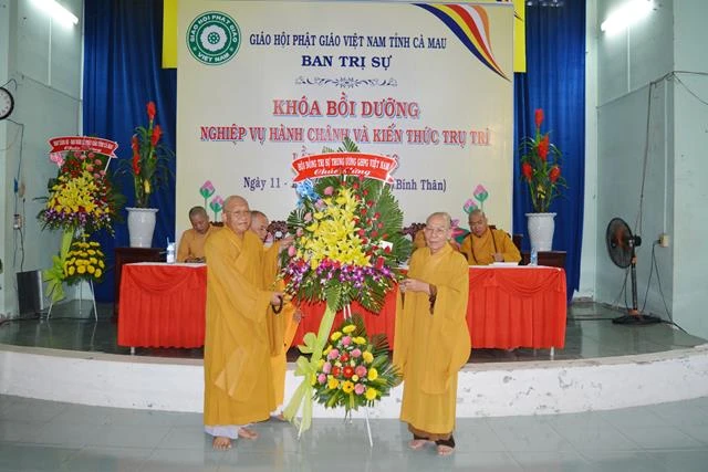 05. TT Th_ch Hu_ Th_nh __n nh_n L_ng Hoa ch_c m_ng c_a H_TS TW (Copy).JPG