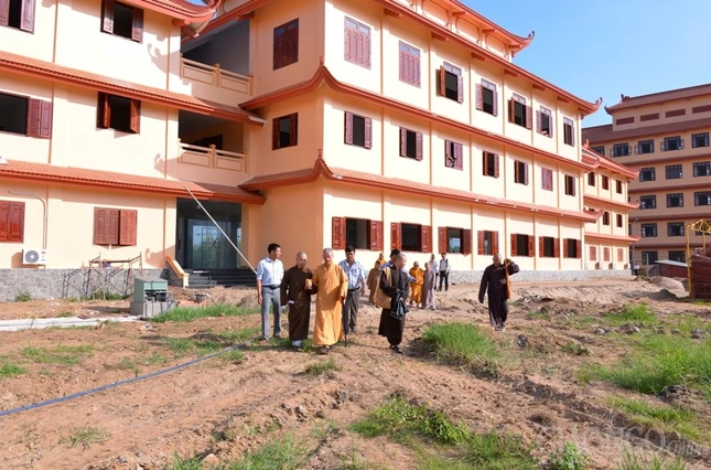 Khao sat va Hop tai HVPG LMX- ngay 23-4 (1).JPG