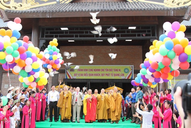 Ninh Bình: An vị tôn tượng Phật ngọc hòa bình thế giới ảnh 9 baidinh 8.jpg