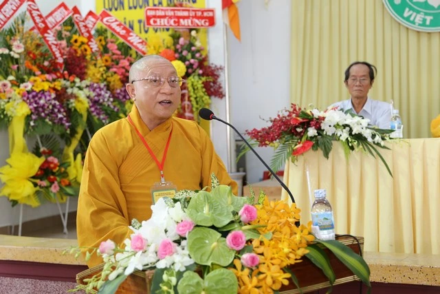 Ban TT-TT T.Ư trao chứng chỉ bồi dưỡng cho học viên ảnh 2 a tttt 2.jpg