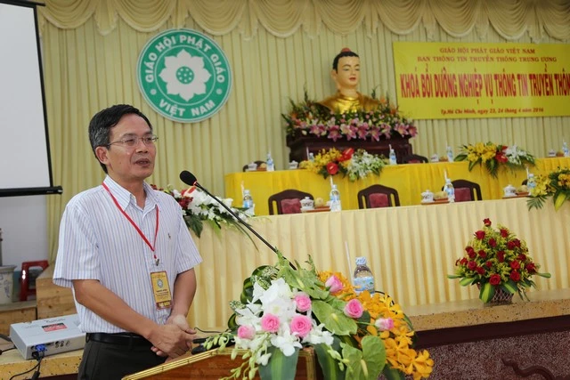 Ban TT-TT T.Ư trao chứng chỉ bồi dưỡng cho học viên ảnh 4 a tttt 5.jpg