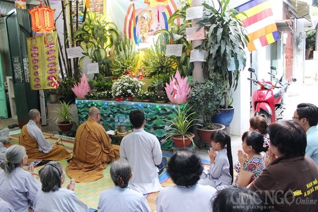 Rộn ràng lễ đài Phật đản tư gia ở hẻm nhỏ Sài Gòn ảnh 3 4pd.jpg