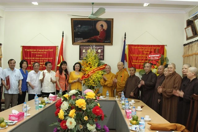 Nhiều phái đoàn chúc mừng Phật đản BTS PG Hà Nội ảnh 3 1 hnoi 5.jpg